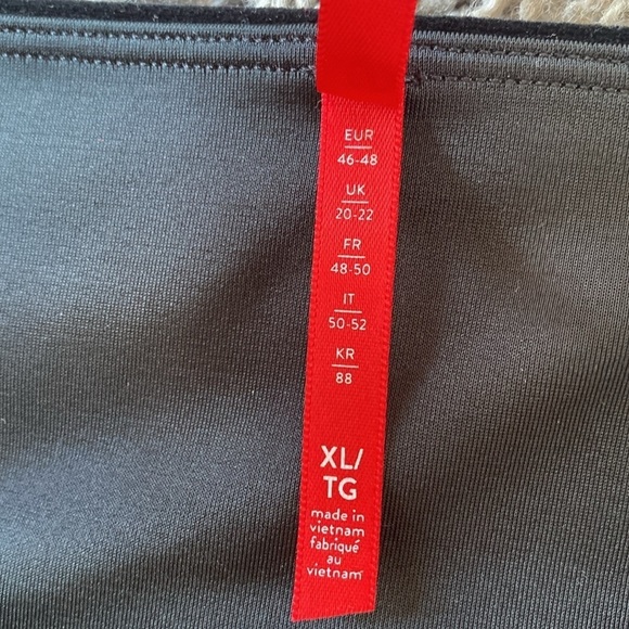 Spanx Black Velvet Leggings Size Xl - Picture 11 of 17